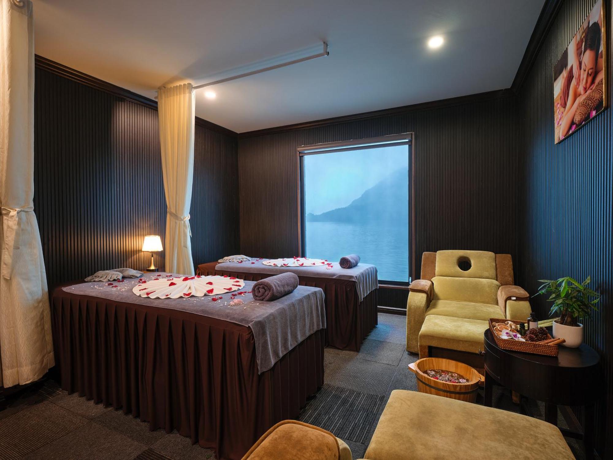 Era Premium Cruises Halong Hotel Ха Лонг Екстериор снимка